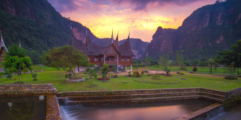 Sewa Mobil dari Padang ke Payakumbuh: Menikmati Keindahan Lembah Harau dengan Nyaman